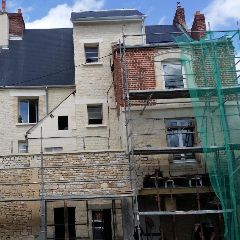 Traitement d'une façade ancienne et travaux de réaménagement d'un bâtiment ancien à Caen