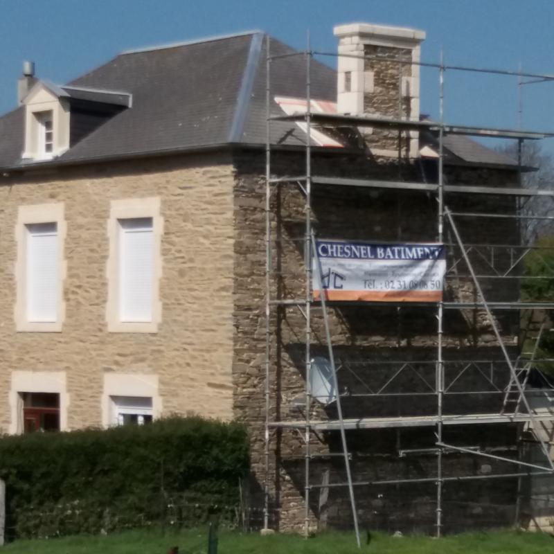 Rénovation d'une façade en pierre à Banneville sur Ajon